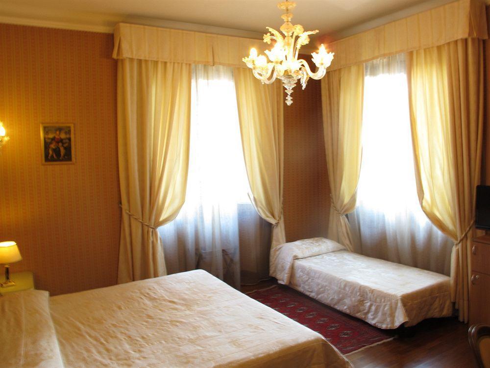 C-Hotels De Rose Palace Florence Exterior photo