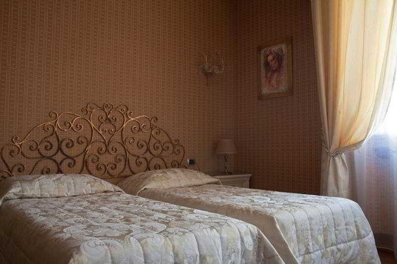 C-Hotels De Rose Palace Florence Exterior photo