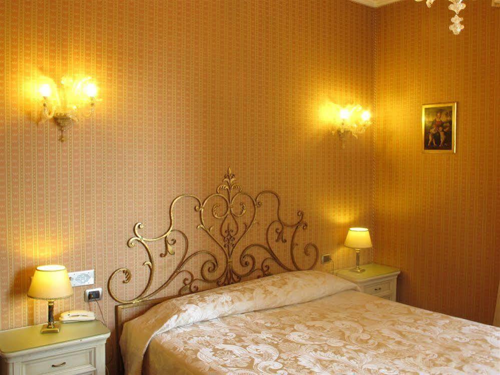 C-Hotels De Rose Palace Florence Exterior photo