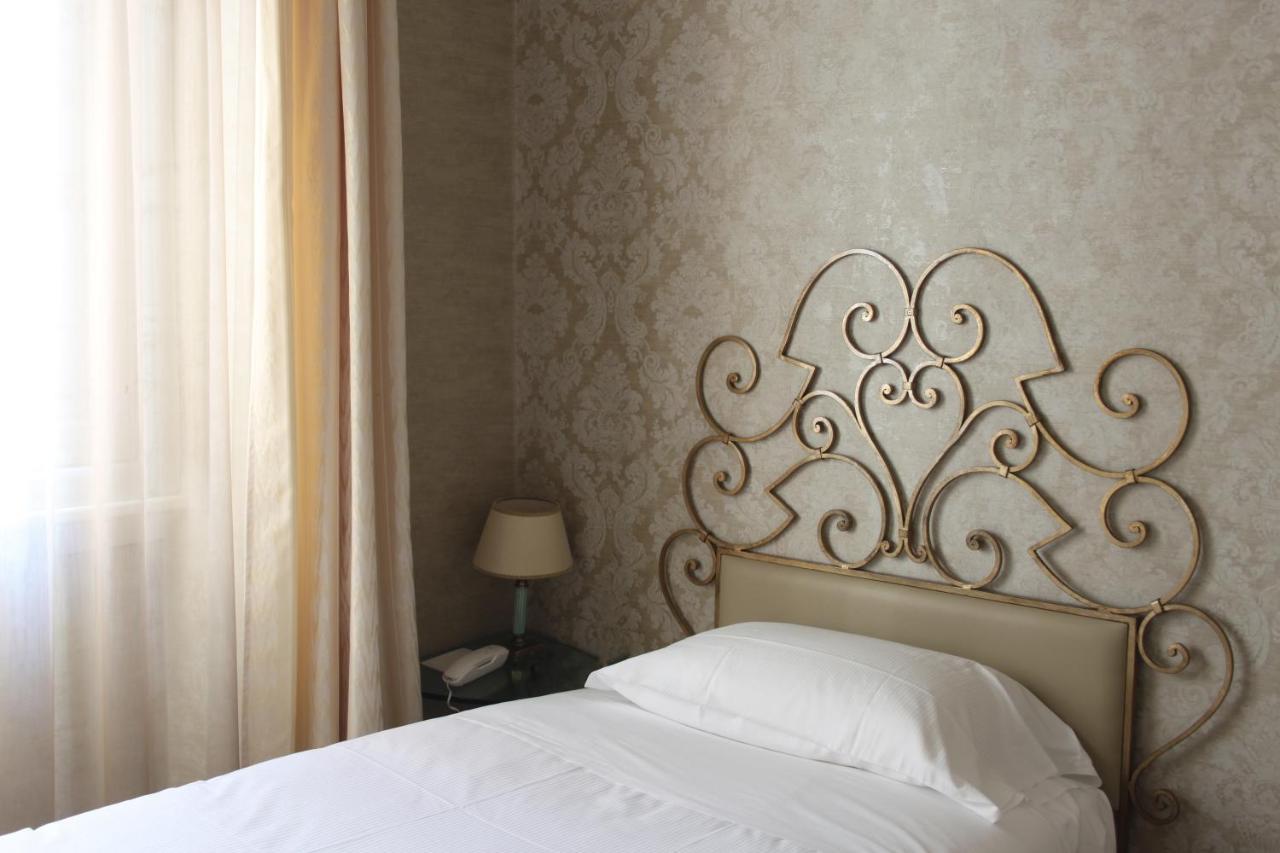 C-Hotels De Rose Palace Florence Room photo