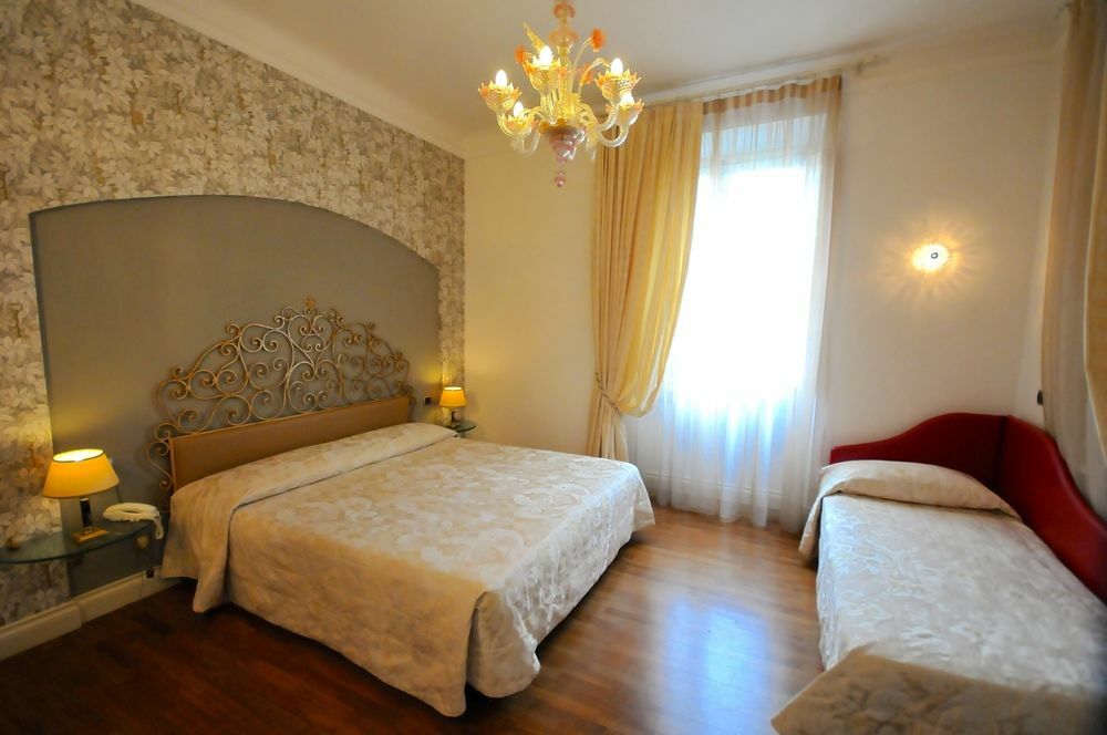 C-Hotels De Rose Palace Florence Exterior photo