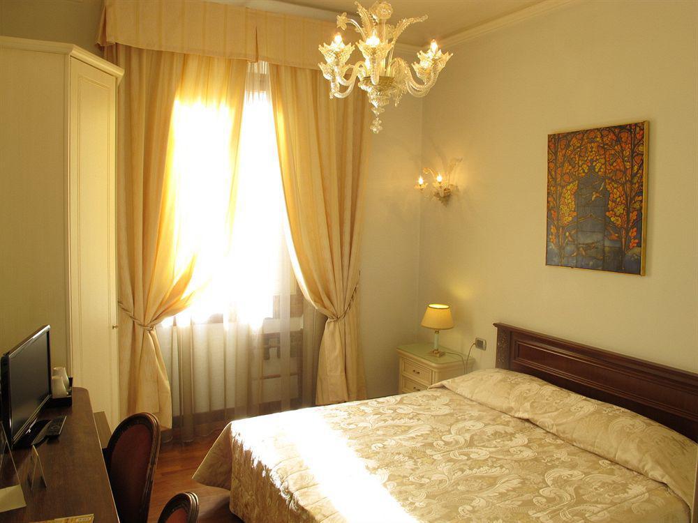 C-Hotels De Rose Palace Florence Exterior photo